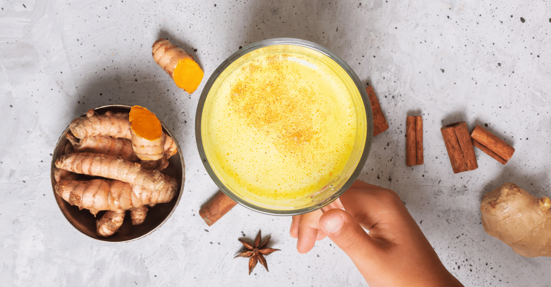 účinky kurkumy jsou nejsilnější spolu s černým pepřem